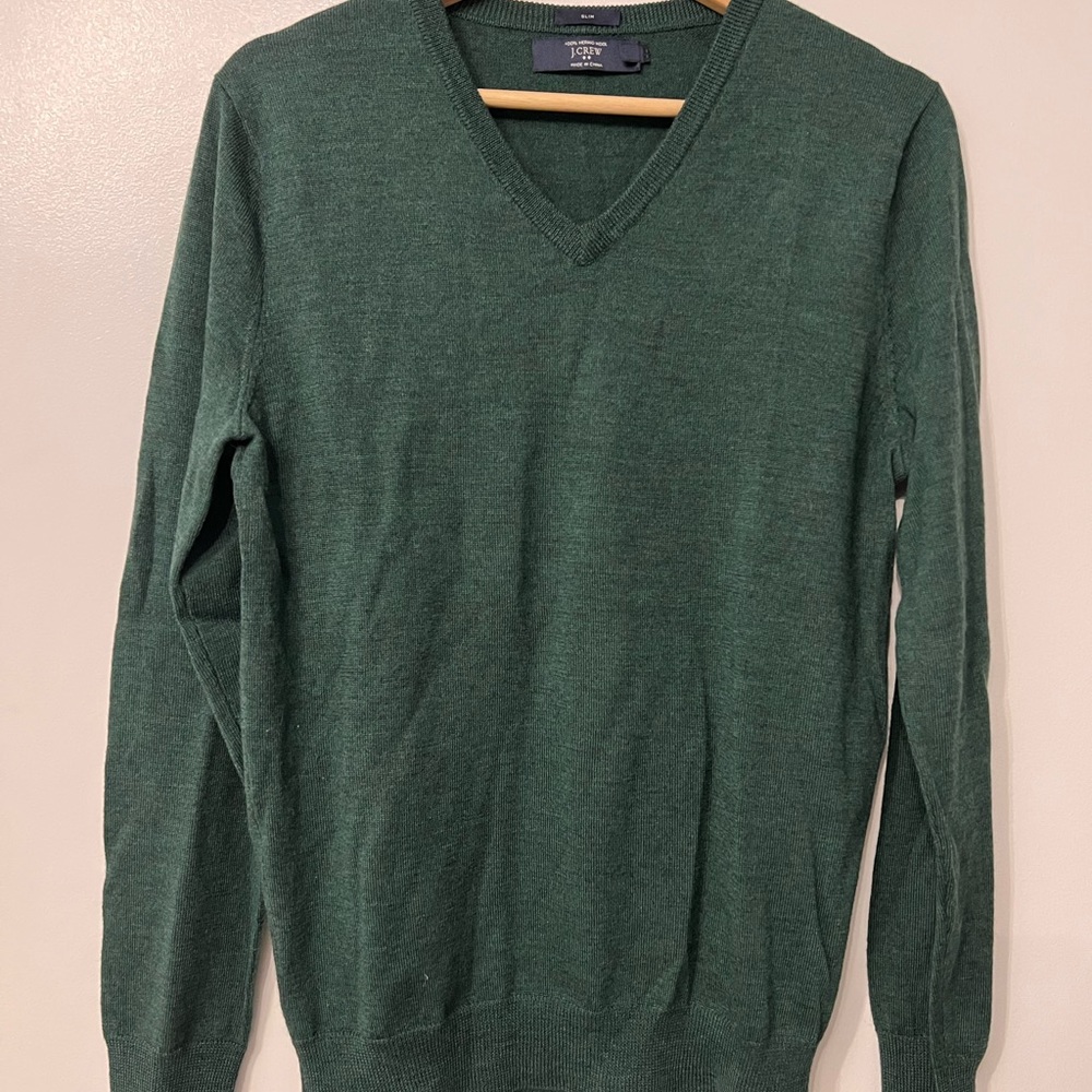 JCrew Like New 100% Merino Wool Forrest Green V-Neck Sweater men’s size Small